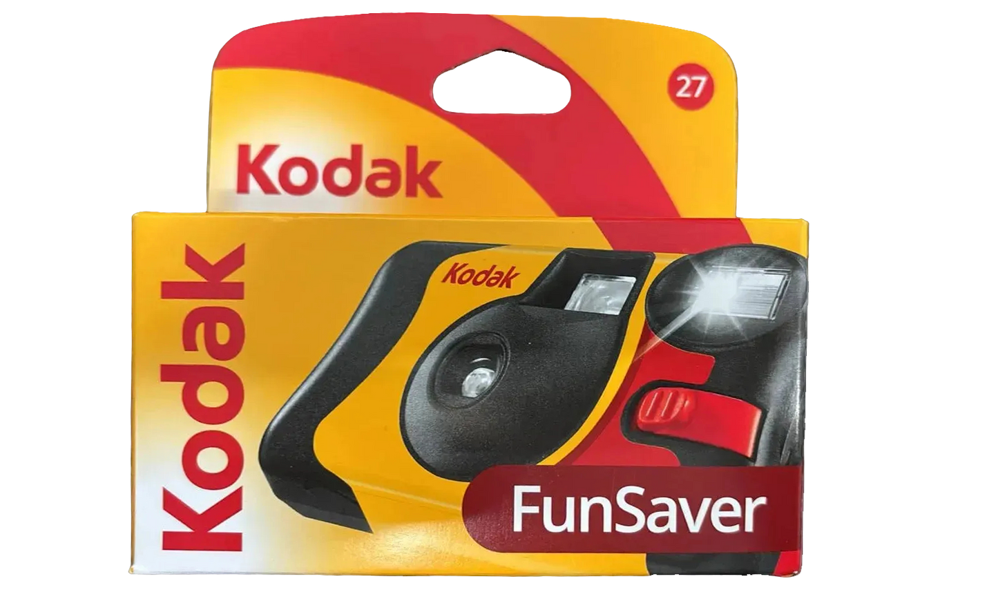  Kodak FunSaver 35mm disposable camera with built-in flash, 27 exposures, ISO 800 colour film, in retail packaging