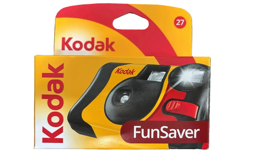  Kodak FunSaver 35mm disposable camera with built-in flash, 27 exposures, ISO 800 colour film, in retail packaging